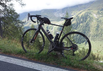 Mein Rennrad vor herrlichem Panorama