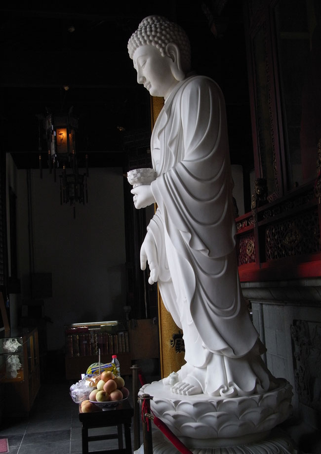 Stehender Buddah